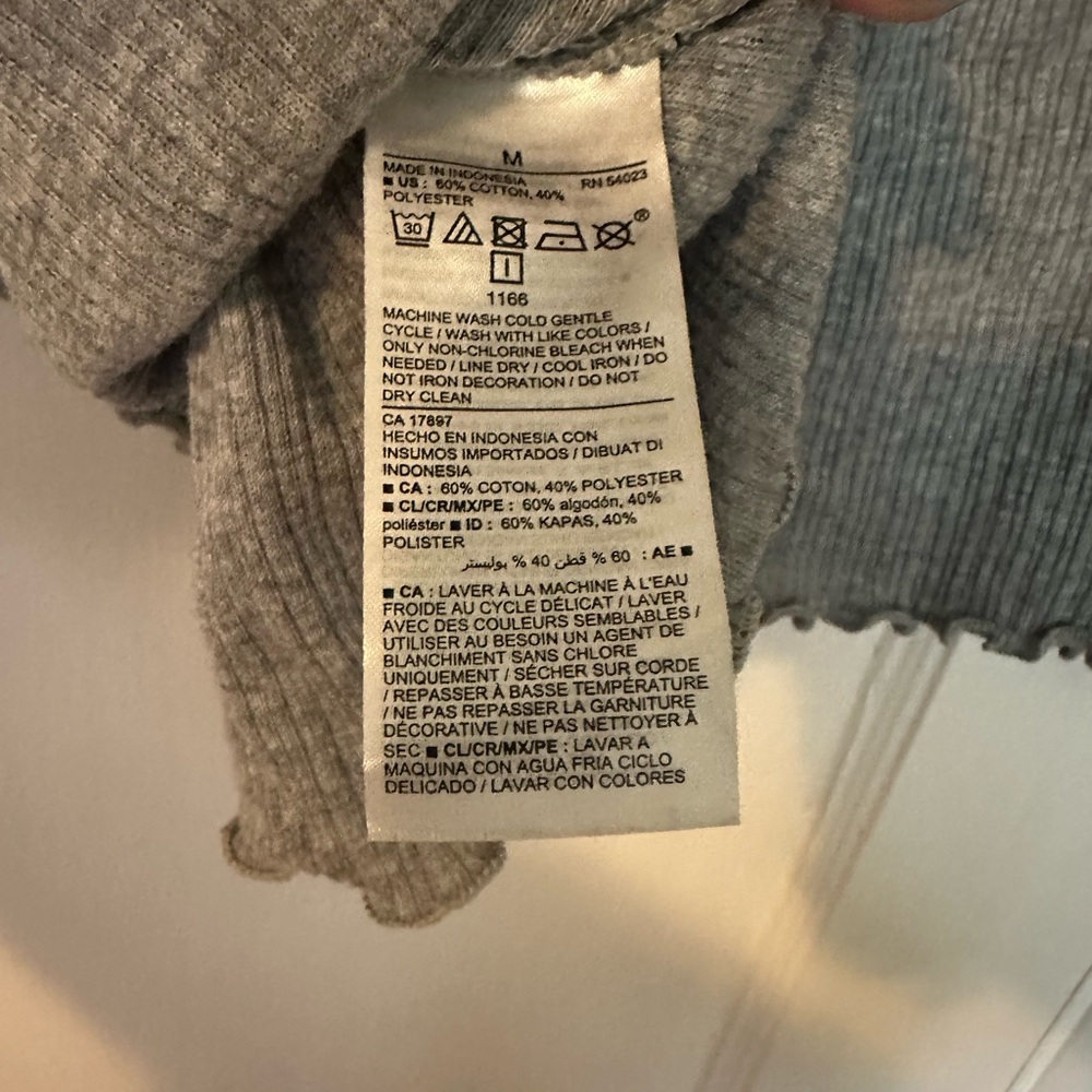 Old Navy Medium Ruffle Edge Henley - Picture 4 of 4